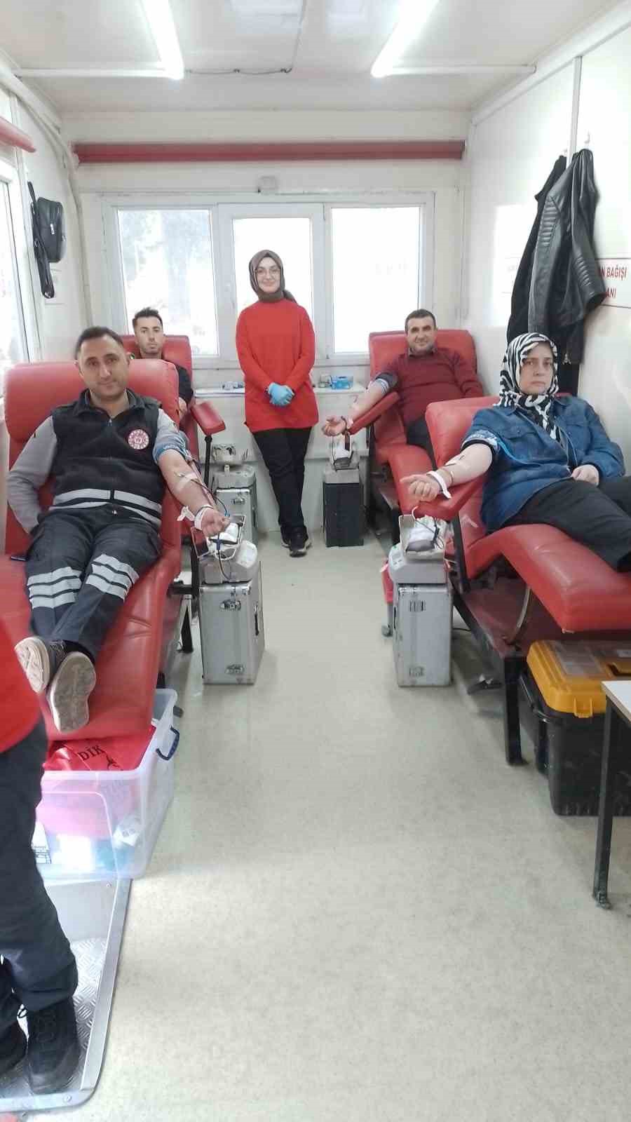 T&uuml;rk Kızılayı Sarıg&ouml;l&rsquo;den 65 &uuml;nite kan topladı

