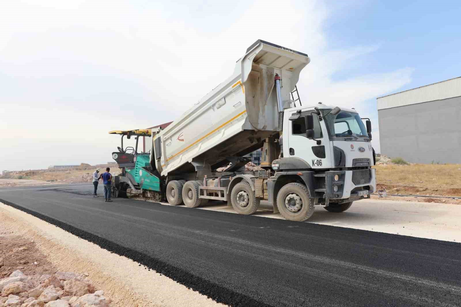 Şehitkamil’de asfalt seferberliği devam ediyor
