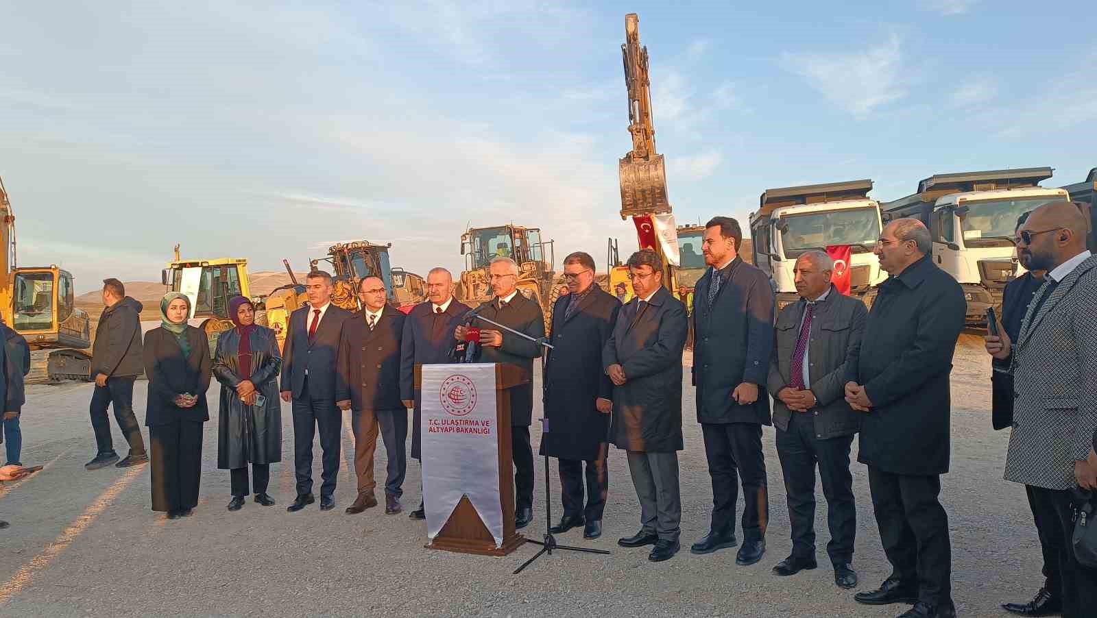 Van &ccedil;evre yolu tasarruf tedbirlerinden etkilenmeyecek
