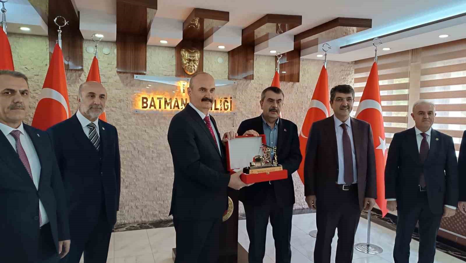 Milli Eğitim Bakanı Tekin Batman Valiliğini ziyaret etti
