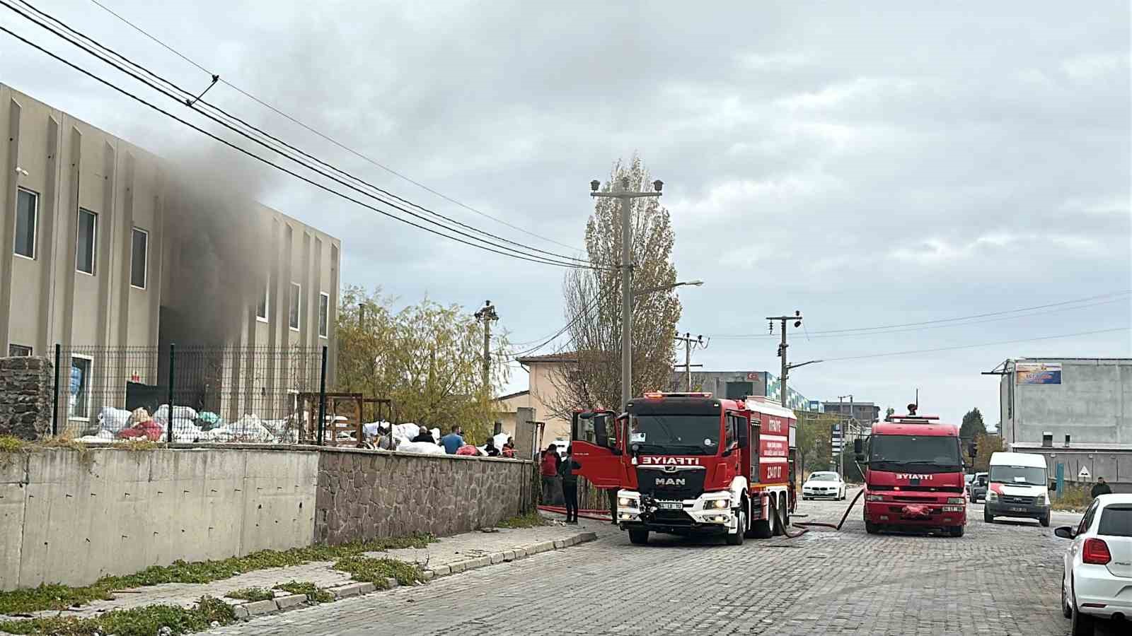 Uşak’ta tekstil fabrikasında çıkan yangın söndürüldü
