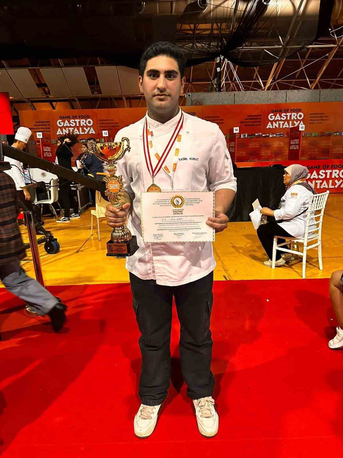 Fethiyeli gençler, okullarına ’Yılın en iyi lisesi’ ödülünü kazandırdı