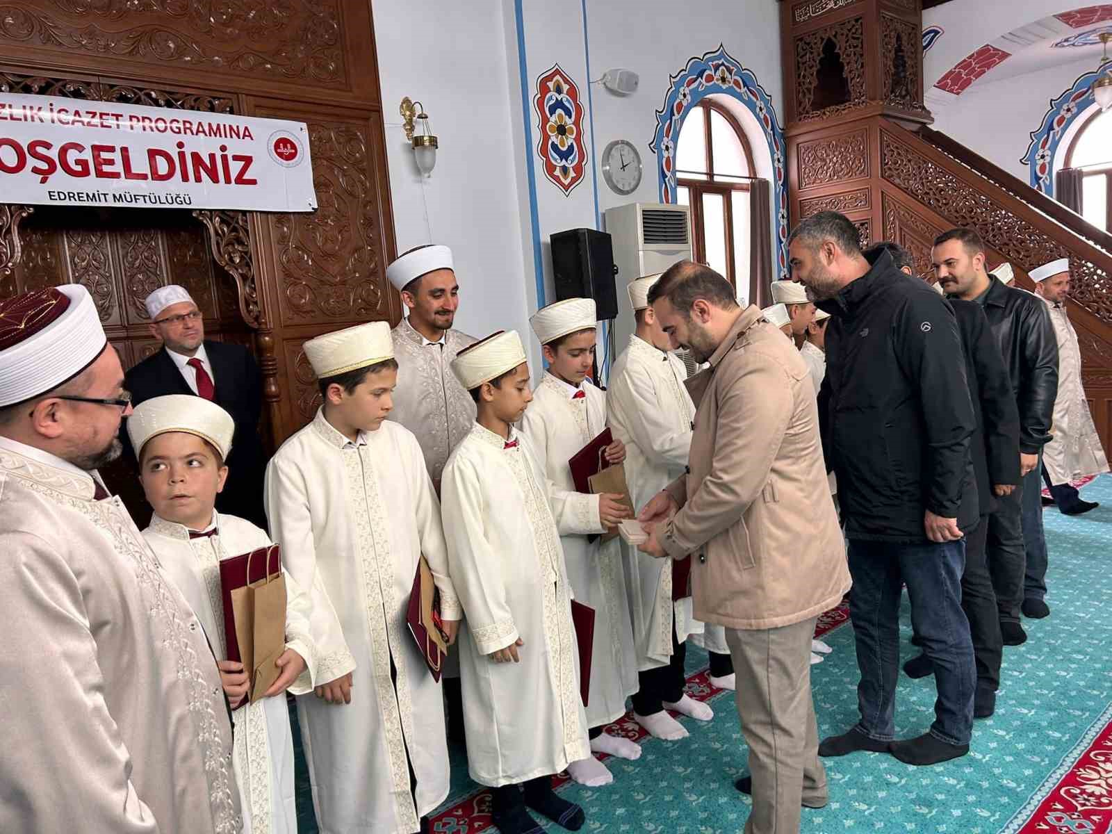 Edremit&rsquo;te 26 hafız icazet aldı
