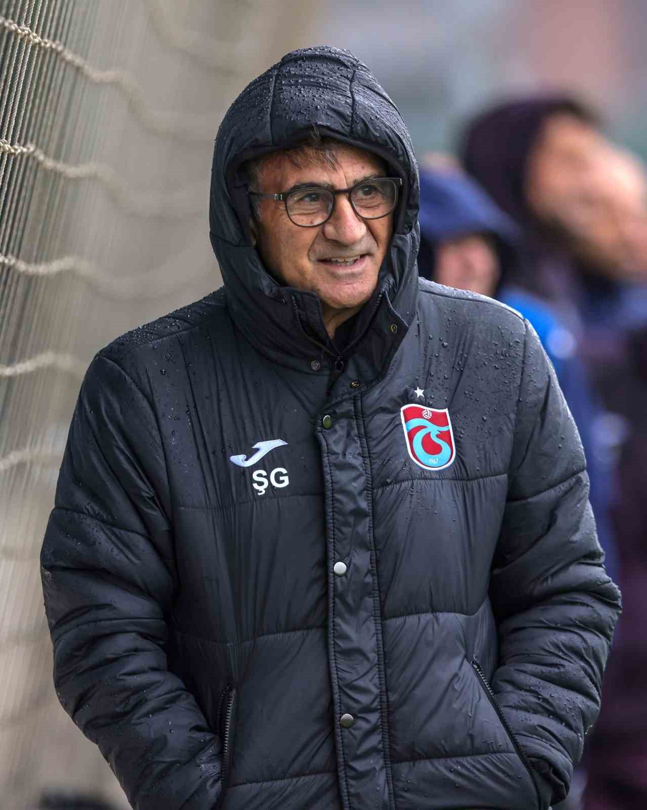 Trabzonspor, Adana Demirspor ma&ccedil;ı hazırlıklarını s&uuml;rd&uuml;rd&uuml;
