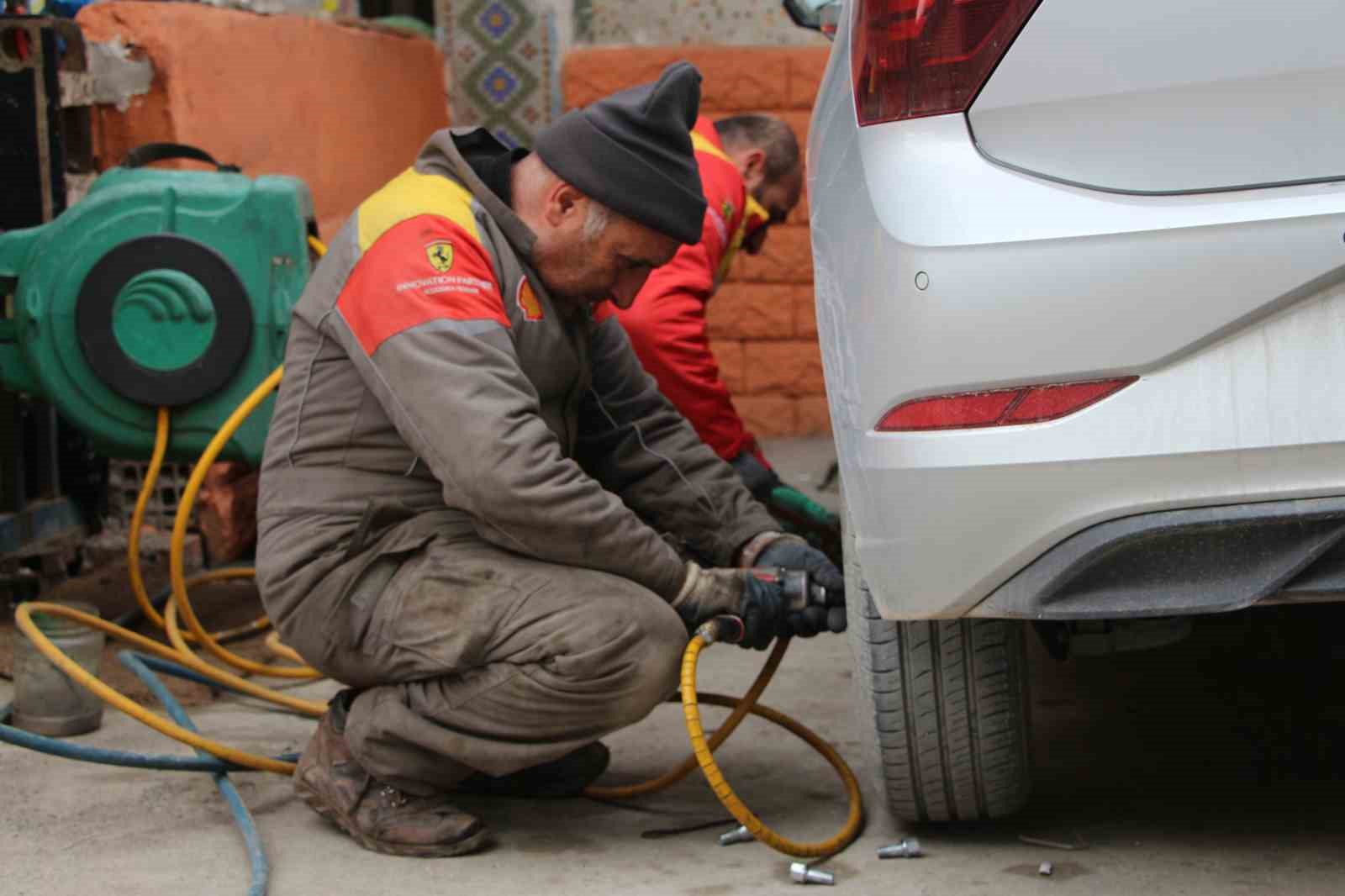 Van’daki oto lastikçilerde hareketlilik başladı