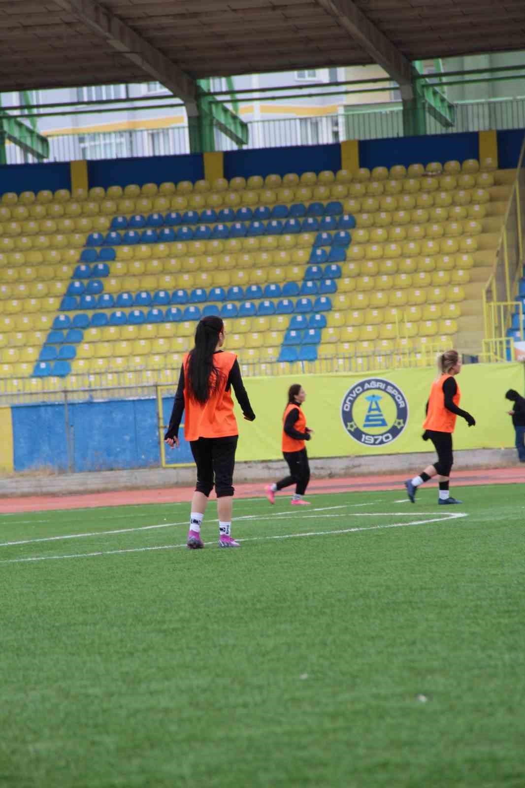 Ağrı Kadın Futbol Takımı sezona Osmaniye ma&ccedil;ıyla başlıyor
