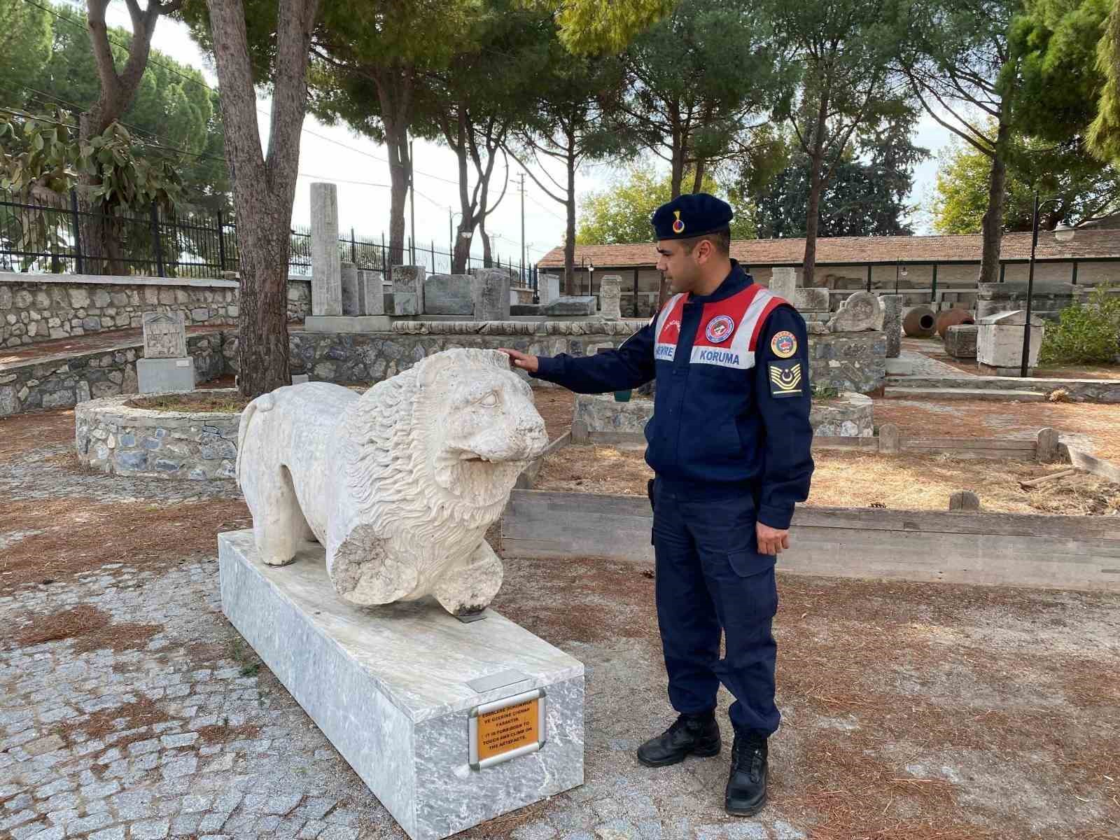 Jandarma ekipleri vatandaşları bilgilendirdi
