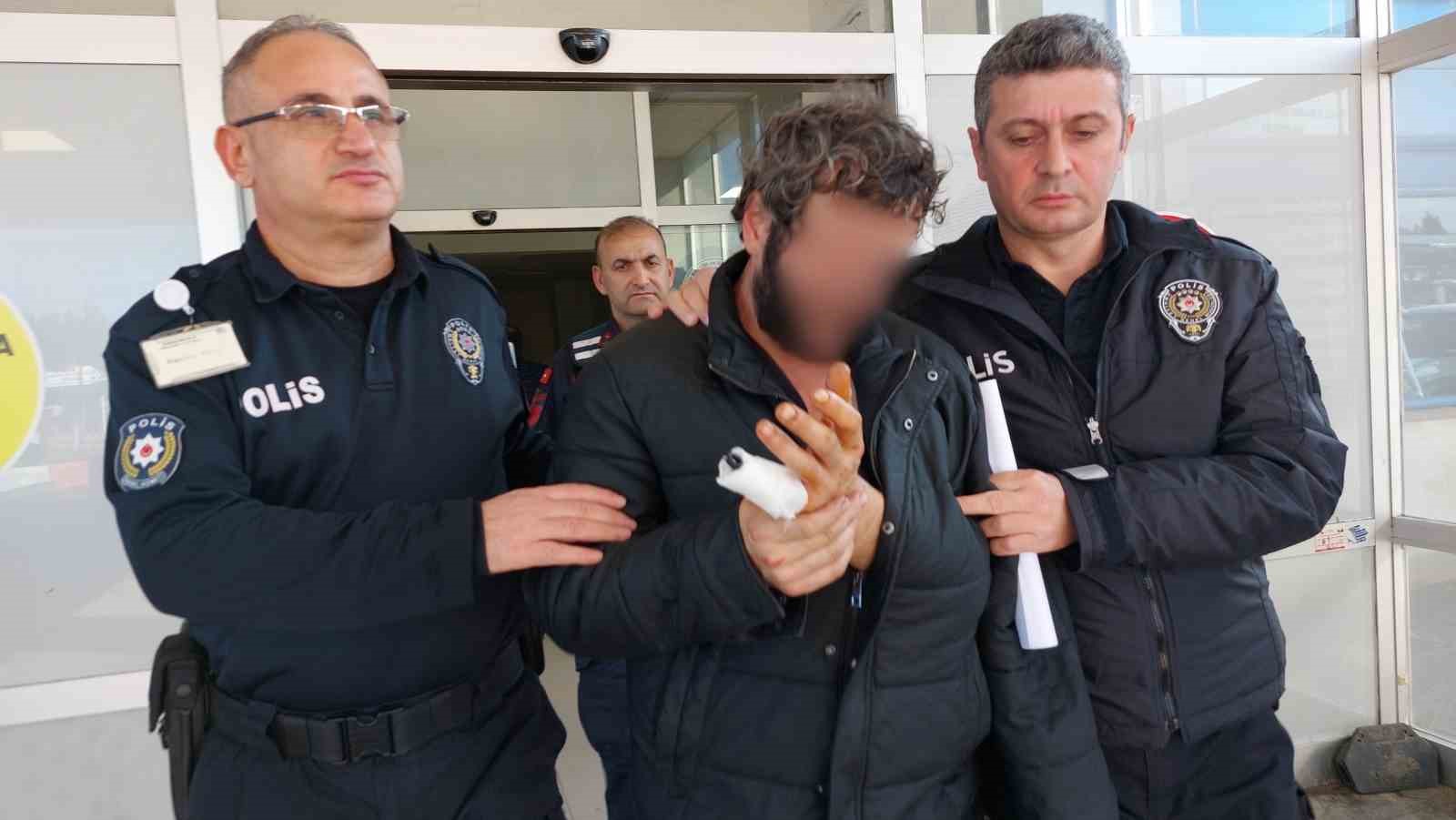 Hastane personelinin dikkati, başkasının kimliğiyle ameliyat olan aranan şahsı yakalattı