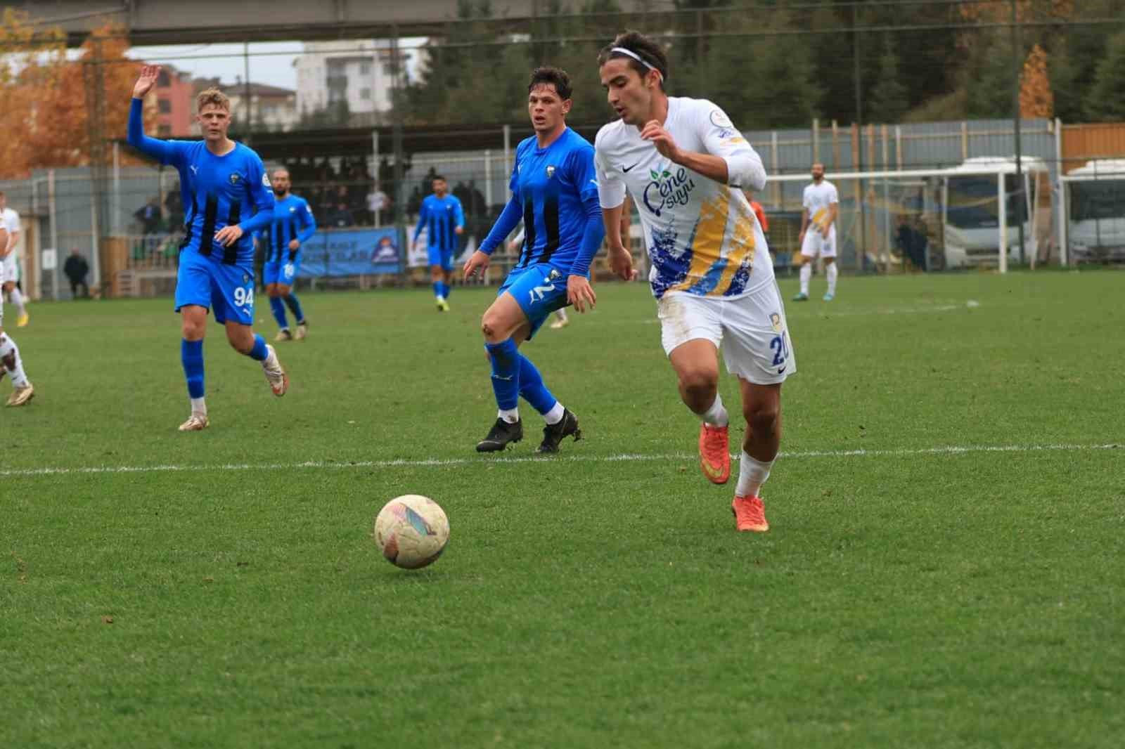 TFF 2. Lig: Belediye Derincespor: 0 - Karacabey Belediyespor: 2
