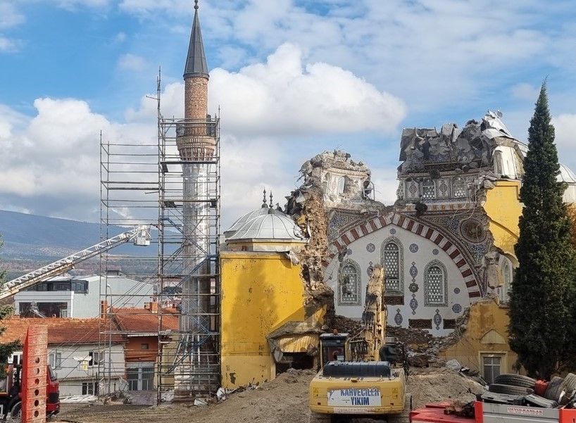 Domaniç’te Sultan Alaaddin Camii yıkıldı, minare koruma altına alındı
