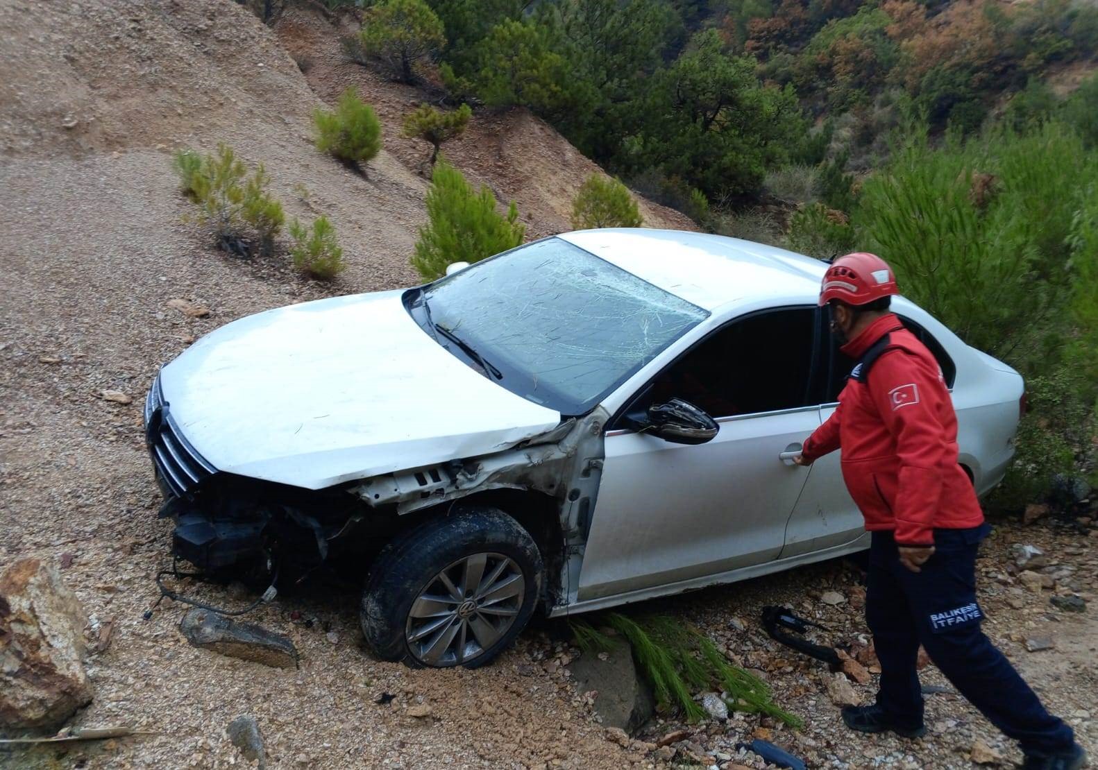 Balıkesir’de otomobil şarampole uçtu: 1 yaralı
