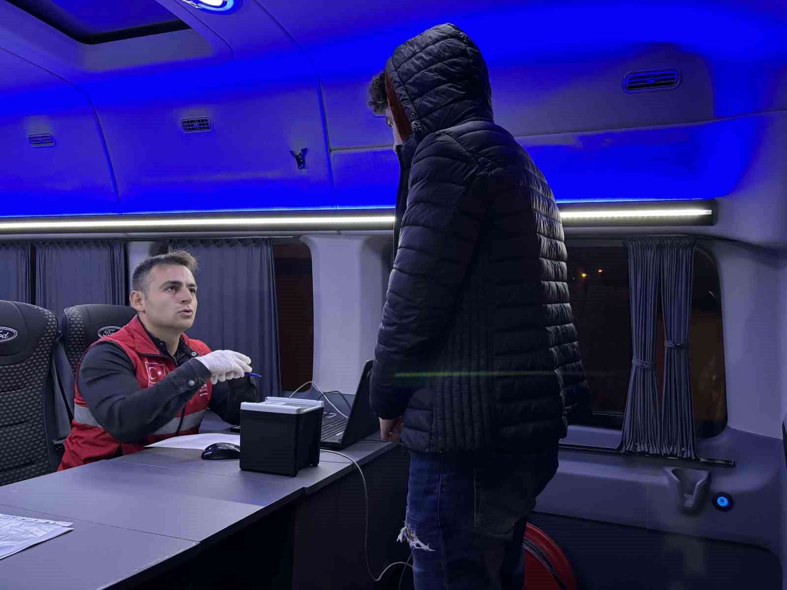 Edirne&rsquo;de nefes kesen g&ouml;&ccedil;men operasyonu: 17 ka&ccedil;ak g&ouml;&ccedil;men ve 1 FET&Ouml; ş&uuml;phelisi yakalandı
