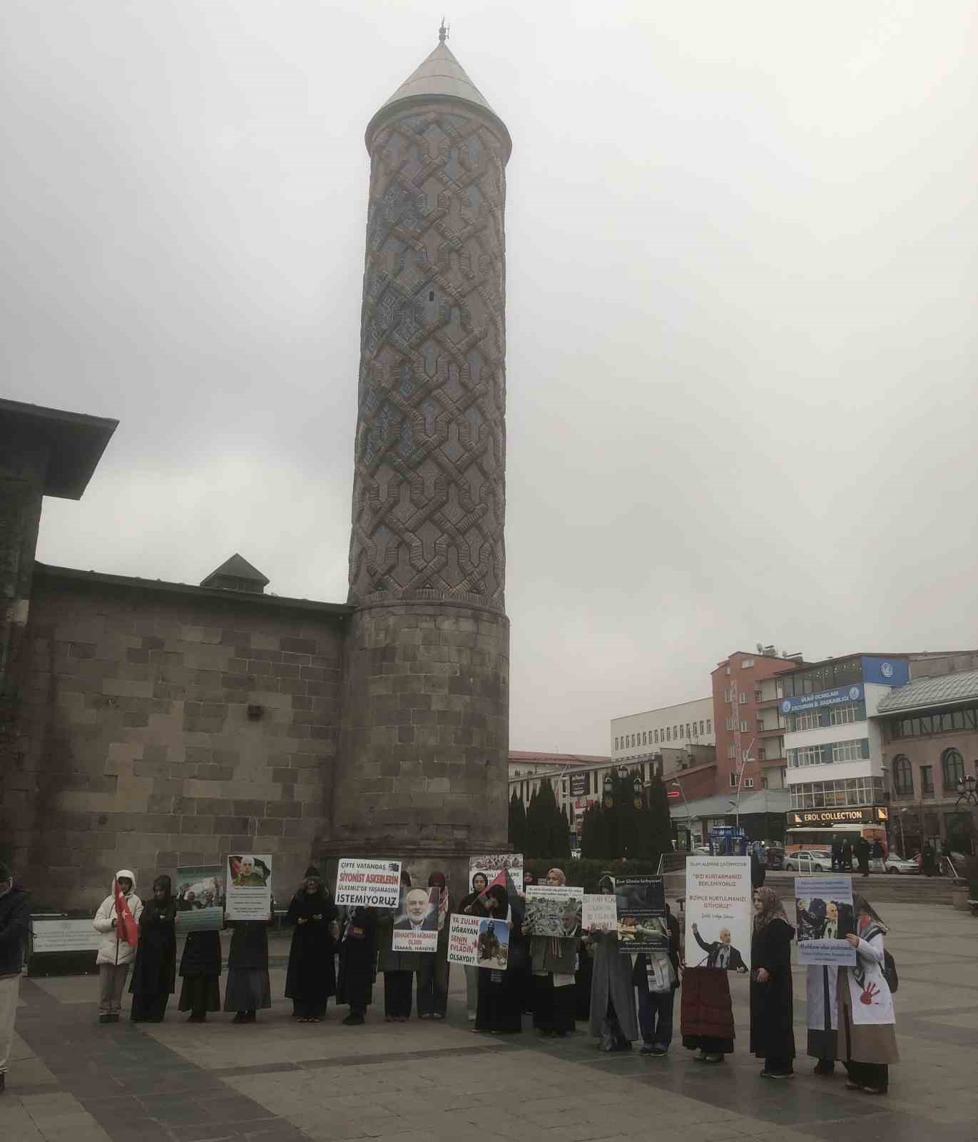 Sağlık çalışanları protestolarını 53. haftada sürdürdü
