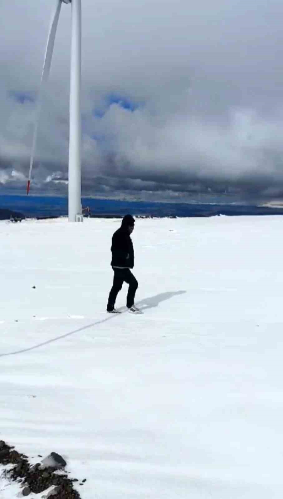 Ağrı&rsquo;nın y&uuml;ksek kesimleri beyaza b&uuml;r&uuml;nd&uuml;
