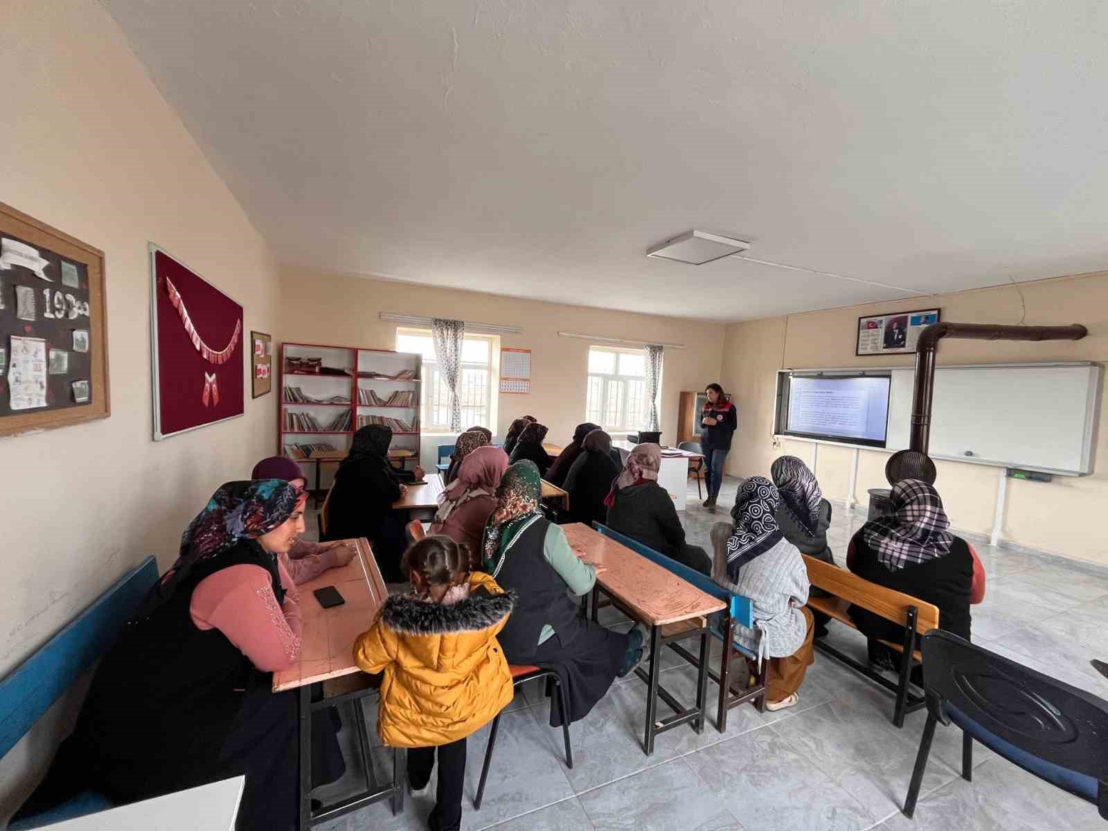Kars&rsquo;ta B&uuml;y&uuml;kbaş Hayvancılıkta Sağım Hijyeni ve Sanitasyon Kursu eğitimi
