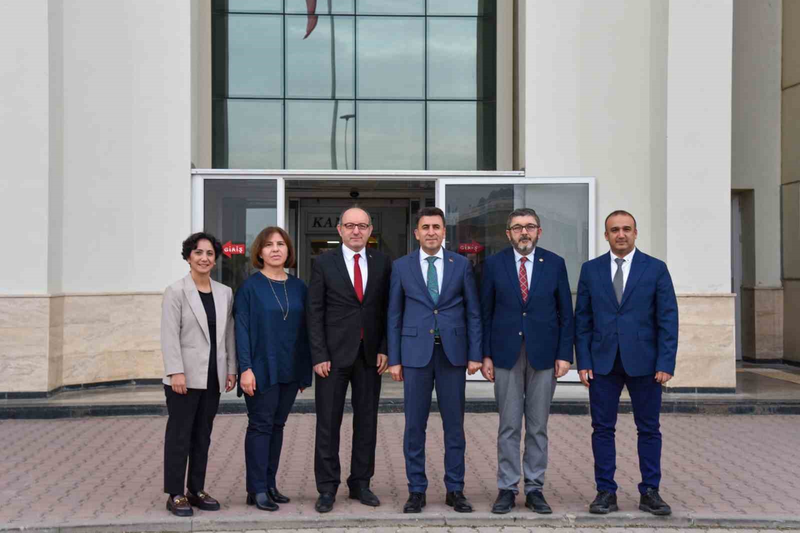 Bilecik Valisi Şefik Ayg&ouml;l, kariyer s&ouml;yleyişlerinin konuşmacası oldu
