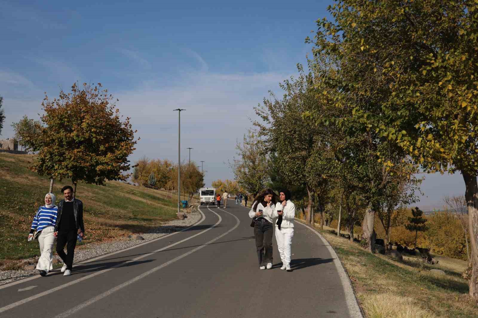 8 bin yıllık Hevsel Bah&ccedil;eleri&rsquo;nde renk c&uuml;mb&uuml;ş&uuml; dron ile g&ouml;r&uuml;nt&uuml;lendi

