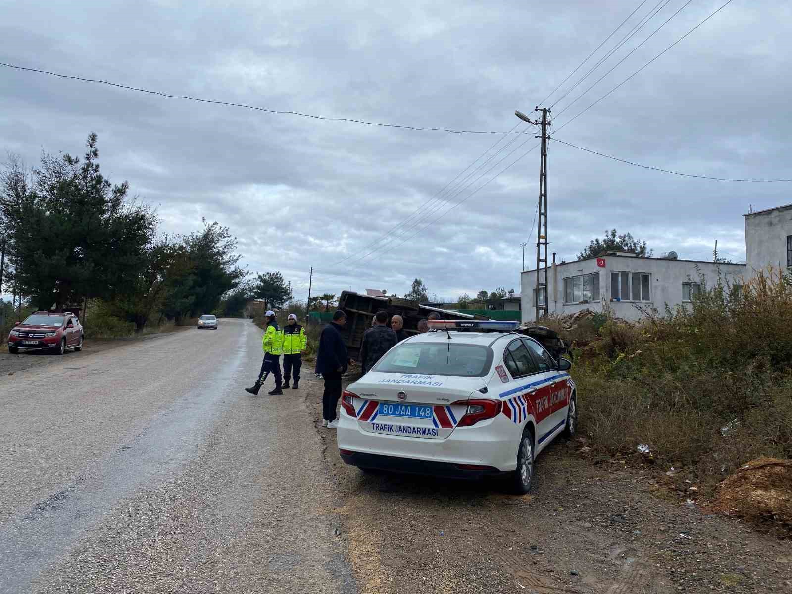 Öğrenci servisi takla attı: 2 yaralı