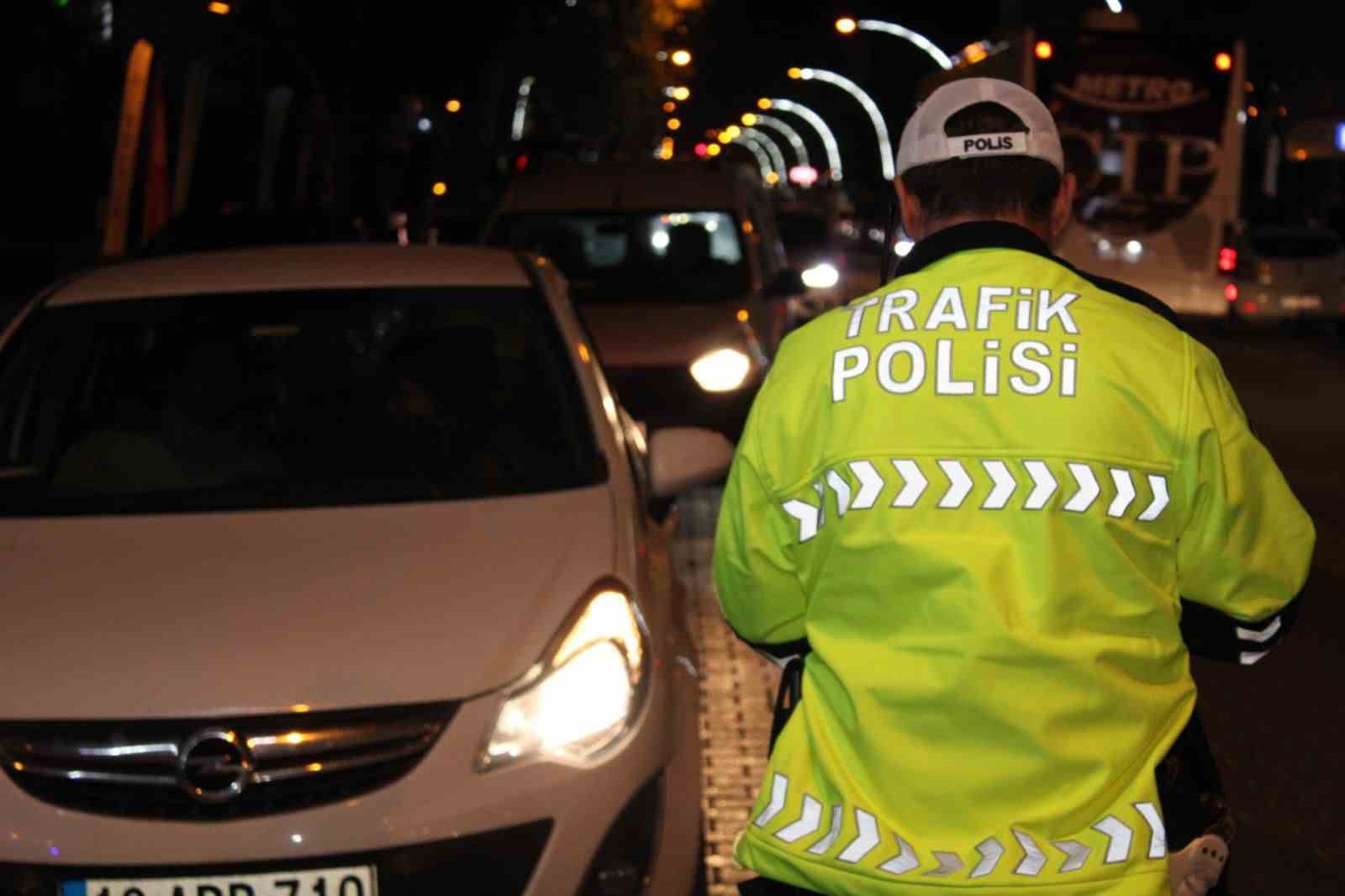 Gönen’de trafik denetimlerinde 351 bin Türk Lirası ceza kesildi