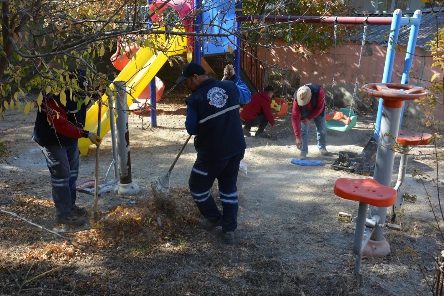 Babadağ’da parklarda yenileme çalışmaları devam ediyor
