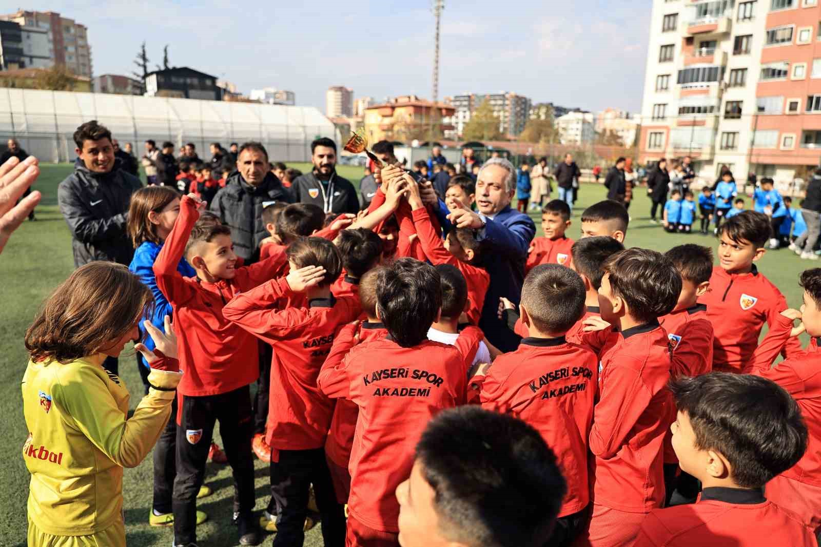 Talas’ta Öğretmenler Günü Futbol Turnuvası
