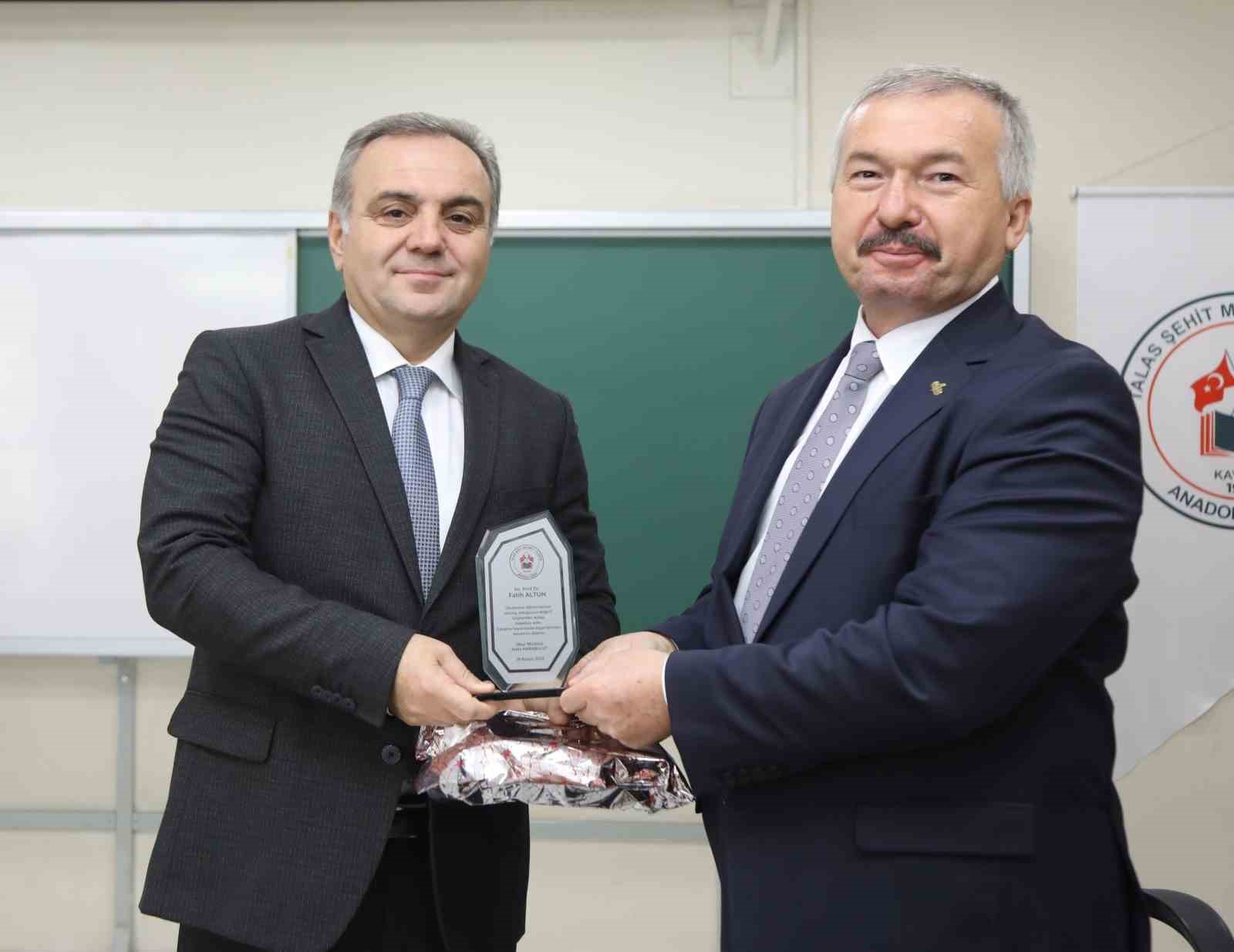 Rektör Prof. Dr. Altun, Talas Şehit Mahmut Yıldırım Anadolu Lisesi öğrencileri ile bir araya geldi
