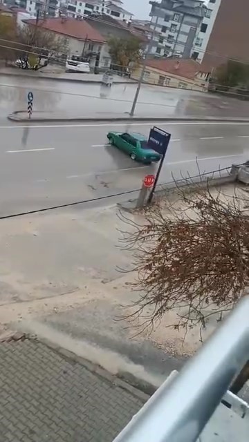 Tofaş Şahin ile trafikte drift attı