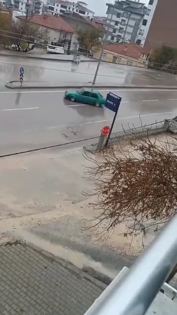 Tofaş Şahin ile trafikte drift attı
