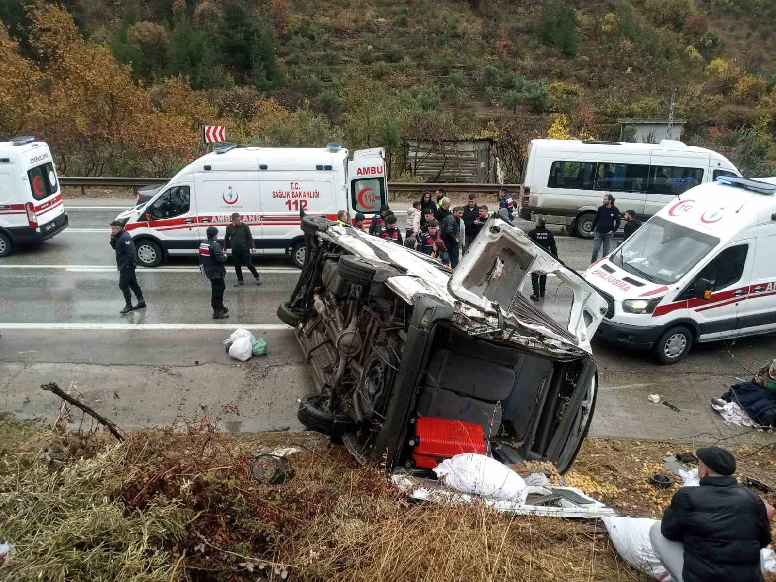 Osmaniye’de yolcu minibüsü devrildi: 6 kişi yaralandı