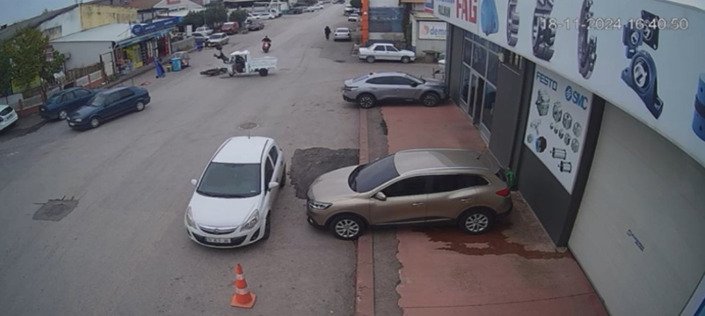 Balıkesir’de motosiklet üç tekerlekli motorlu bisikletle çarpıştı: 2 yaralı
