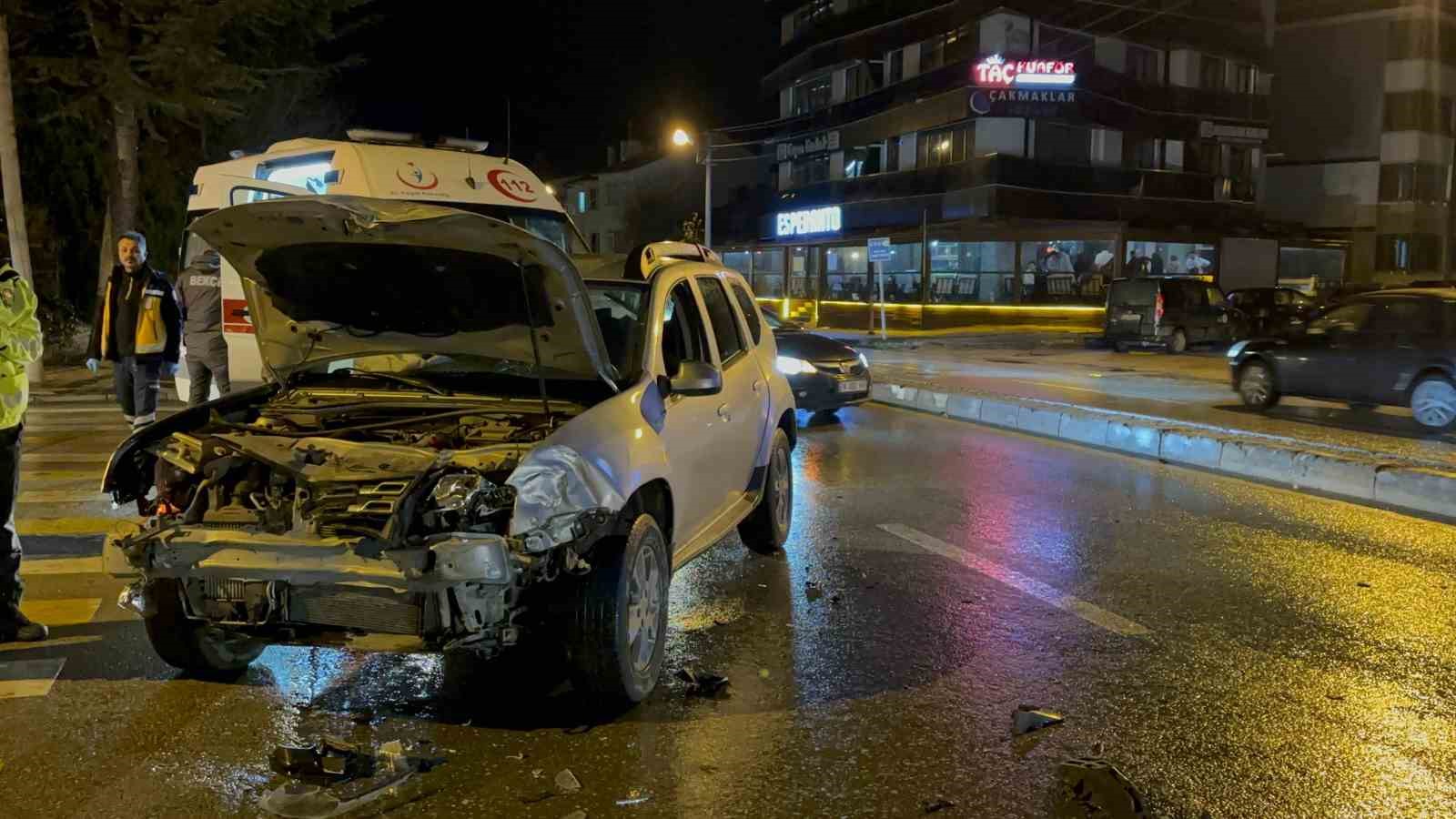 Cipin çarptığı minibüs karşı şeride savruldu: 1 yaralı