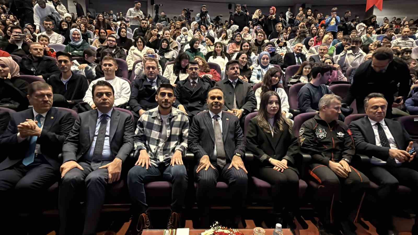 Bakan Kacır: &ldquo;T&uuml;rkiye y&ouml;r&uuml;ngeler arası uydu transferleri yapabilen uzay ara&ccedil;ları geliştirecek&rdquo;
