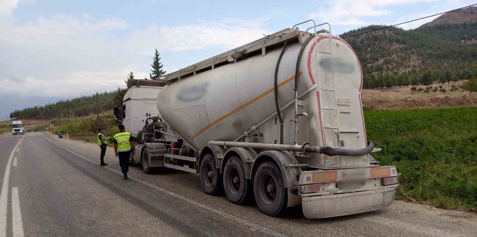Gaziantep&rsquo;te 64 s&uuml;r&uuml;c&uuml;ye 57 bin TL trafik cezası uygulandı
