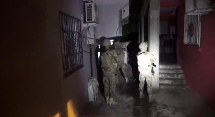 Batman&rsquo;da ter&ouml;r operasyonu: 26 g&ouml;zaltı
