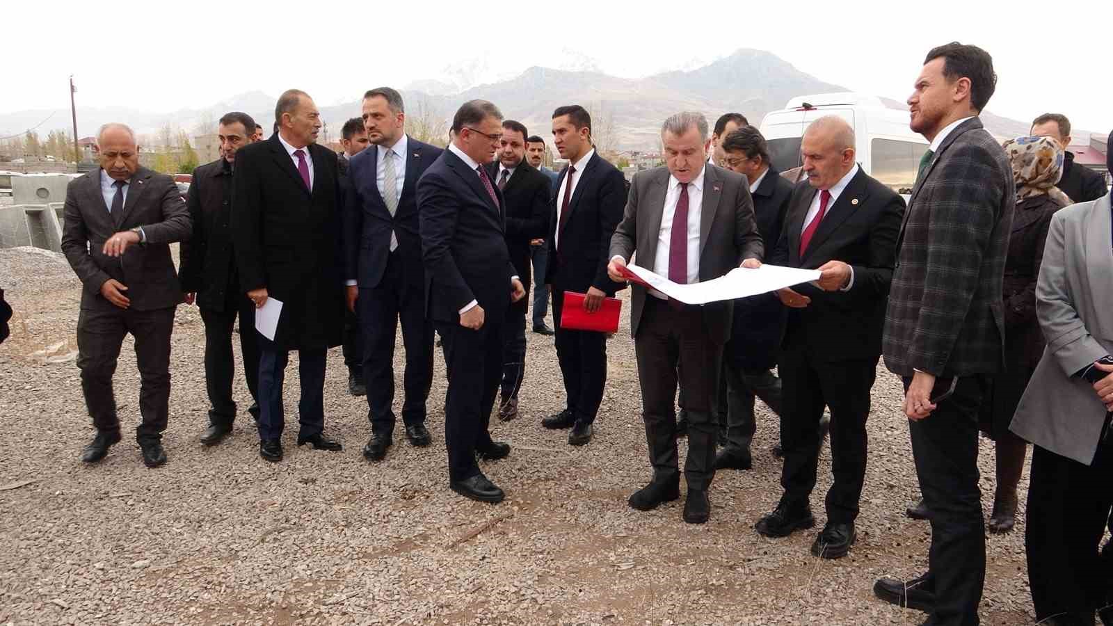 Bakan Bak: &ldquo;Biz eser siyasetine devam ediyoruz&rdquo;
