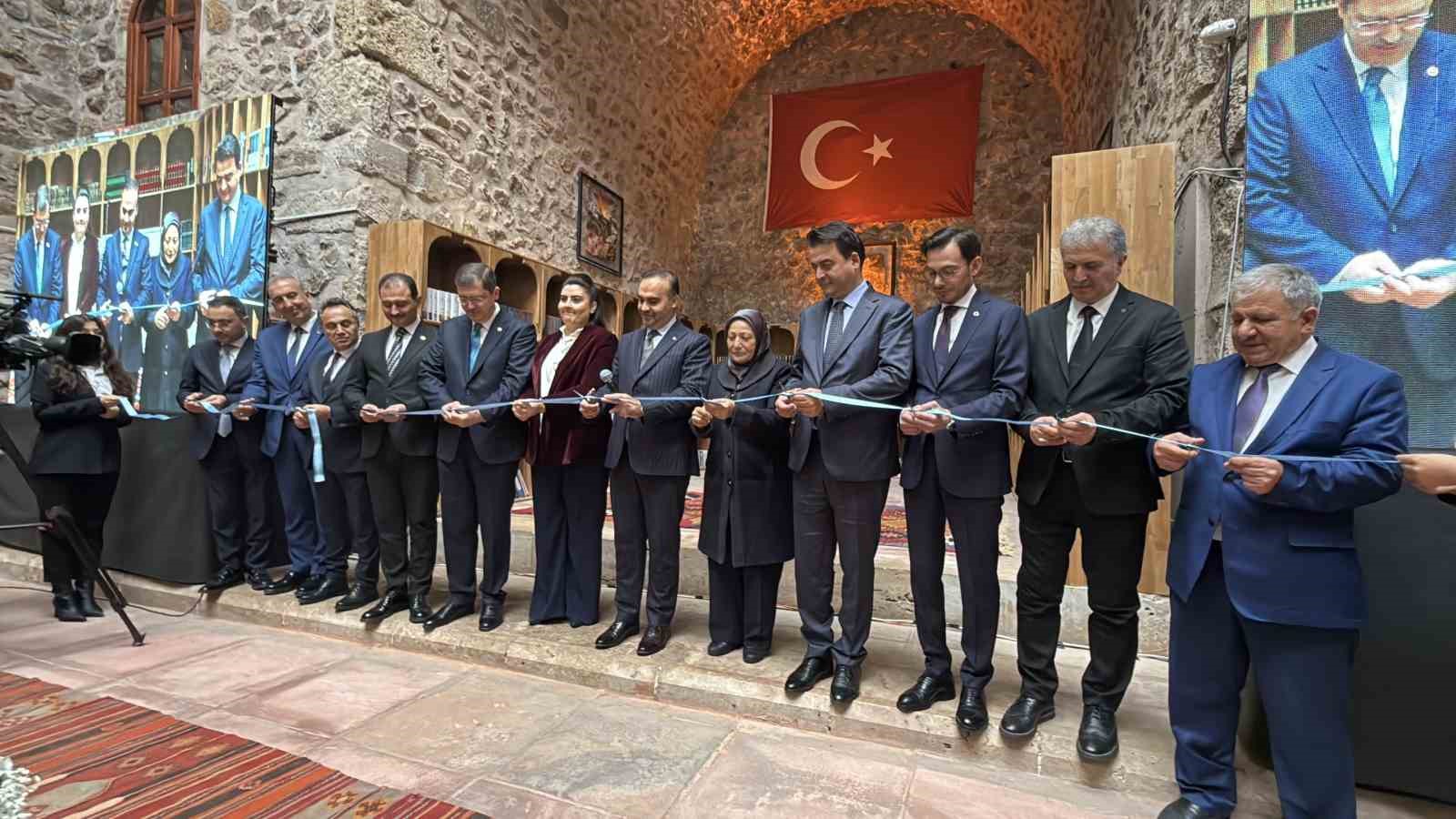 Bakan Kacır: &ldquo;Ajandamıza, akıl defterimize yeni &ccedil;entikler atmanın gayreti i&ccedil;indeyiz&rdquo;
