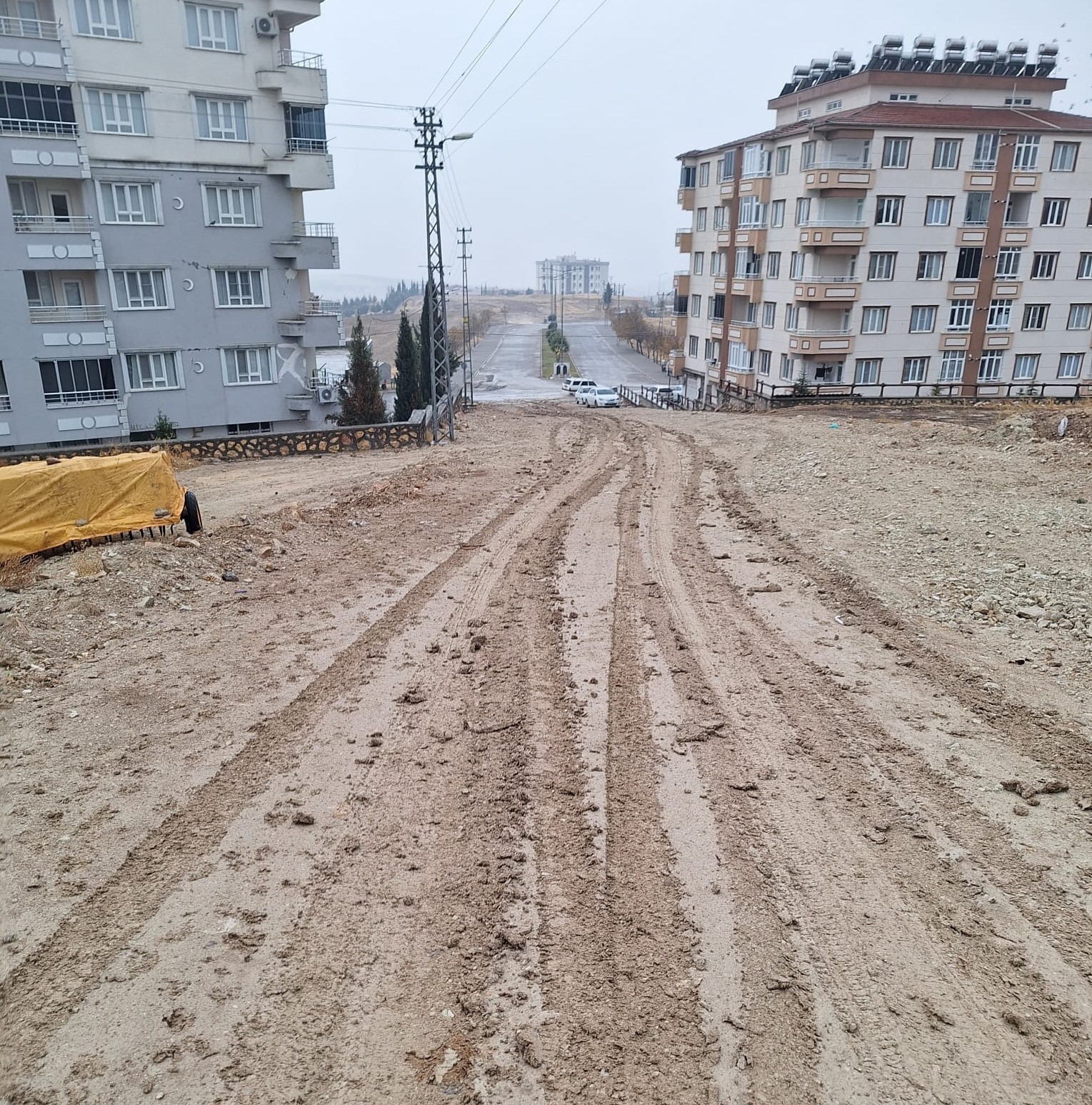 Okul yolu &ccedil;amurdan ge&ccedil;ilmiyor
