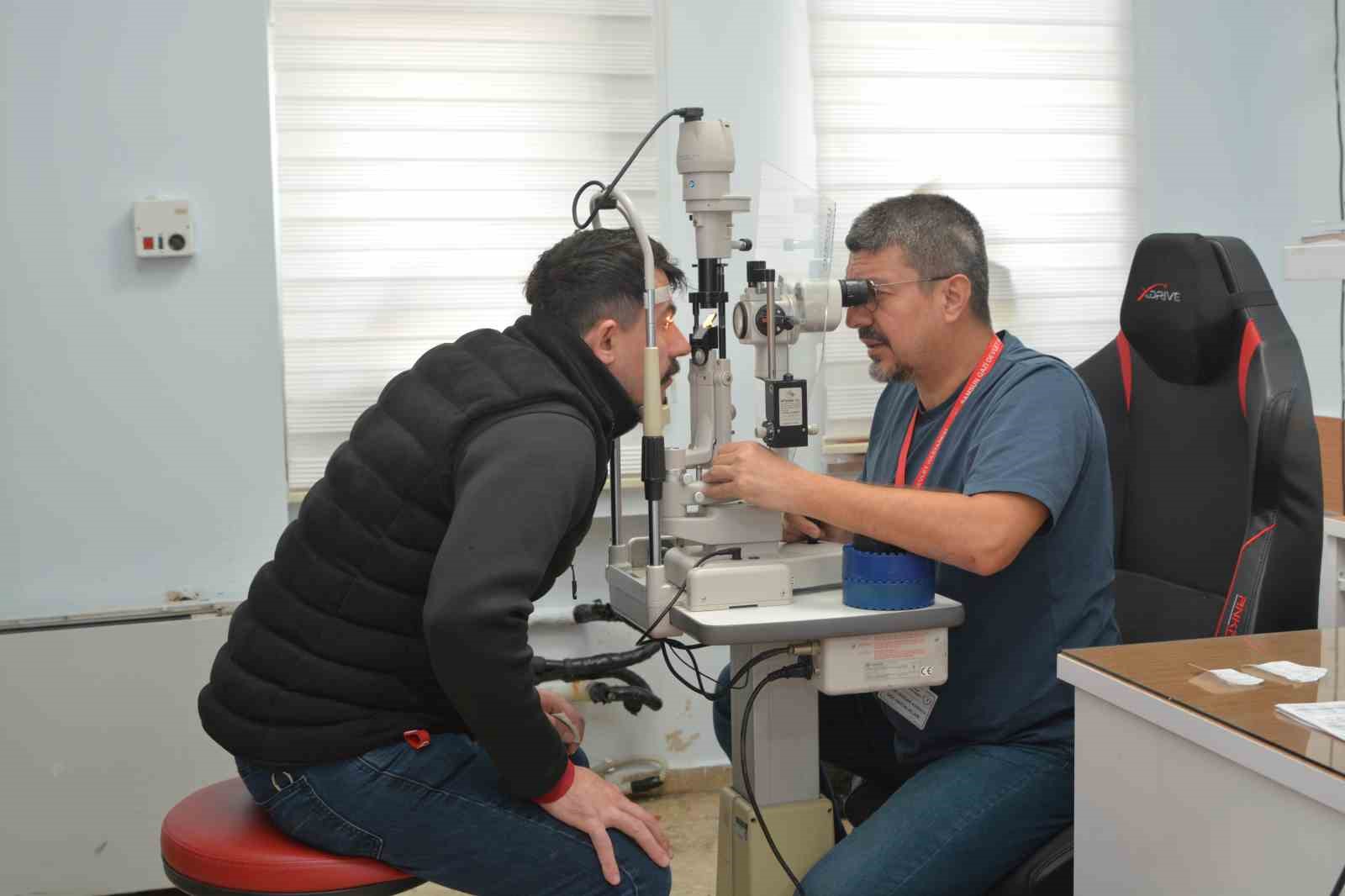 Doktordan anne, baba ve oğluna katarak ameliyatı