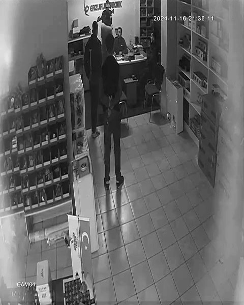 Erzurum&rsquo;da kar yağışı nedeniyle yaşanan gecikme kavgaya d&ouml;n&uuml;şt&uuml;
