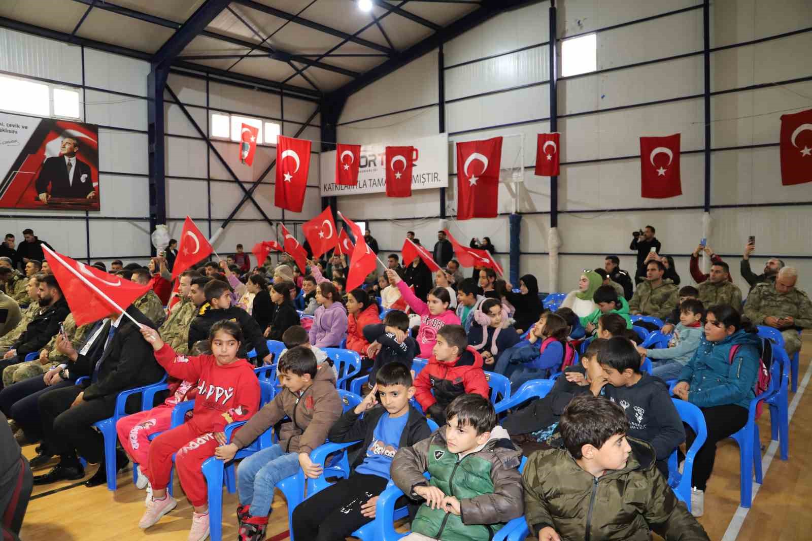 Askeri Bando ekibinden &Ccedil;ukurca&rsquo;da unutulmaz konser

