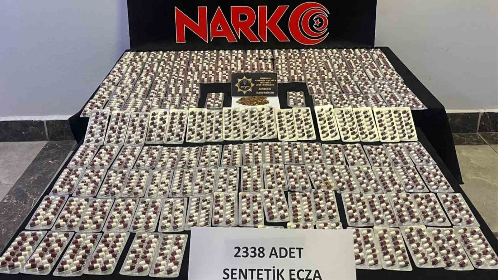 Patates ve soğan y&uuml;kl&uuml; kamyonetten uyuşturucu &ccedil;ıktı: 3 g&ouml;zaltı
