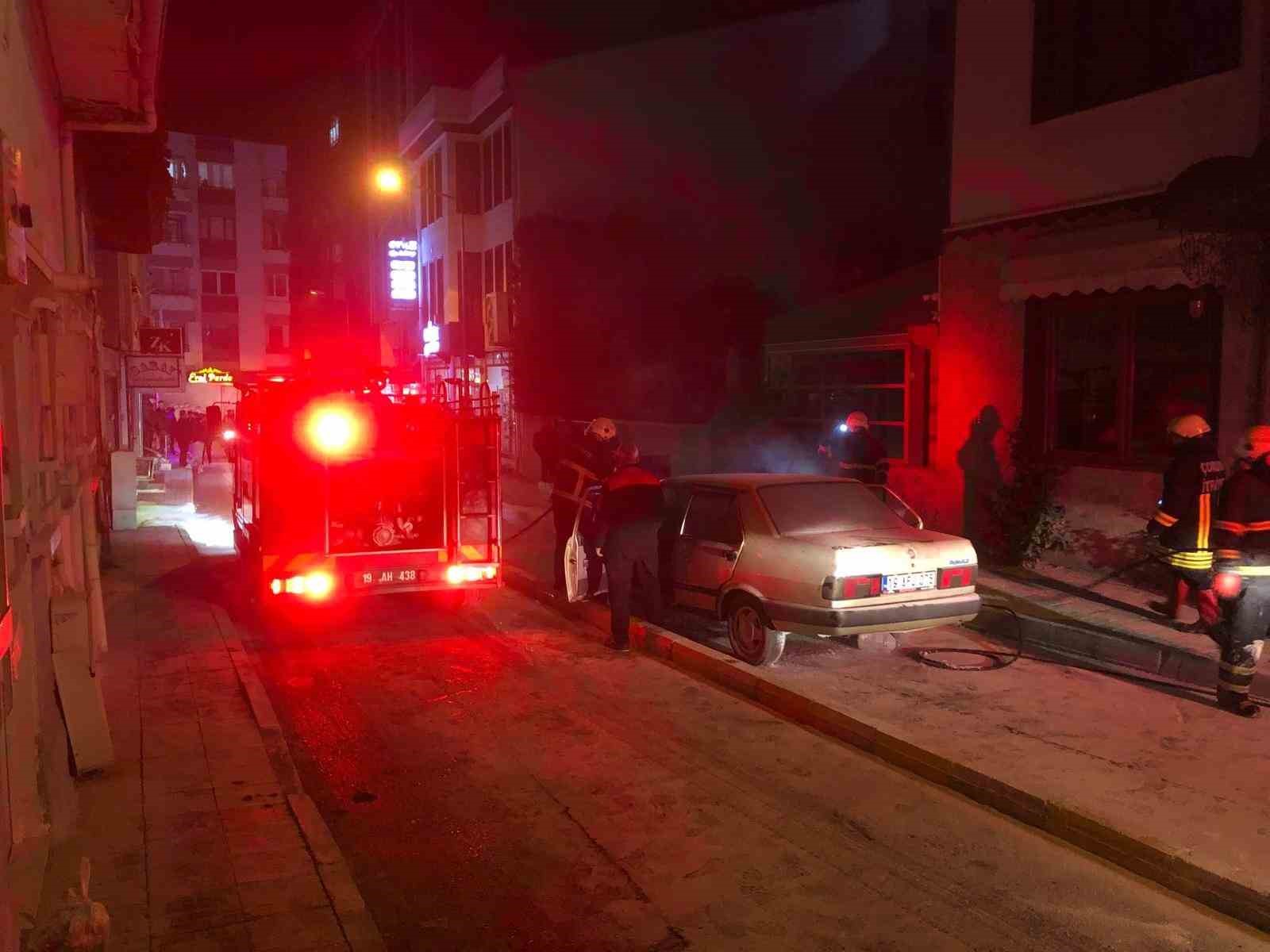 Otomobilde çıkan yangın korkuttu