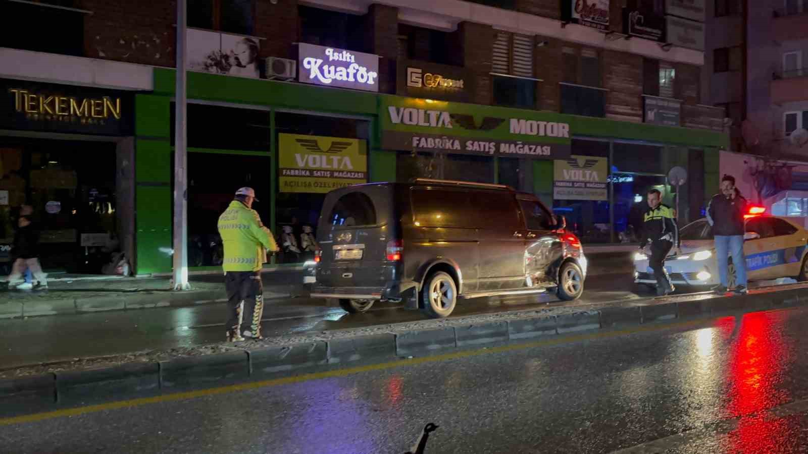 Cipin çarptığı minibüs karşı şeride savruldu: 1 yaralı
