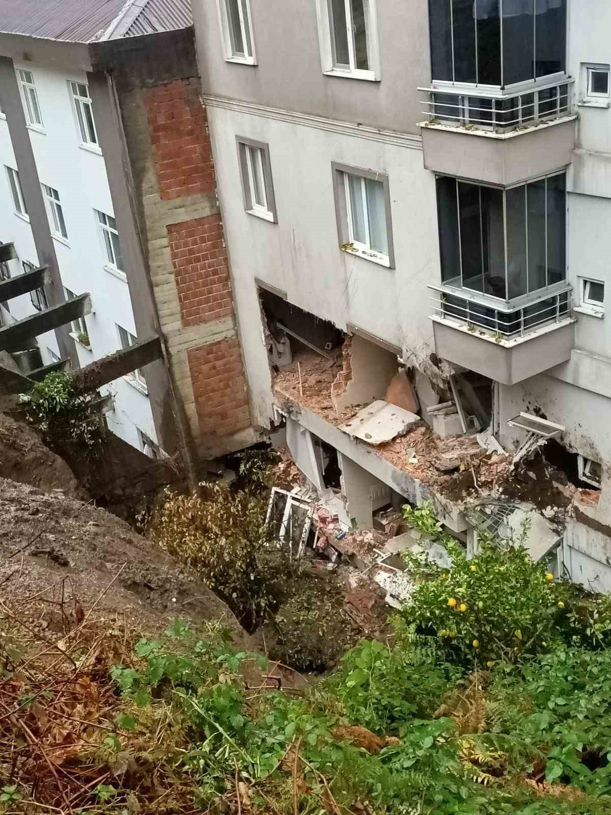 Rize’nin Çayeli ilçesinde heyelan: 1 ölü, 4 yaralı
