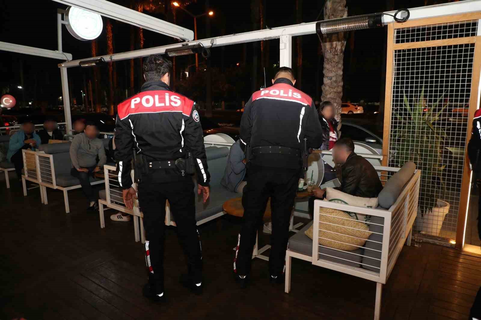 Mersin’de umuma açık iş yerleri denetlendi