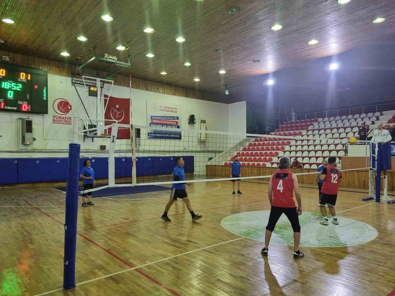 Geleneksel 24 Kasım Öğretmenler Günü voleybol turnuvası başladı
