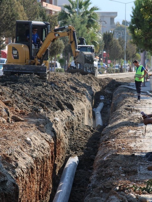 Kınık ve Ova’da 40 yıllık içme suyu hattı yenileniyor
