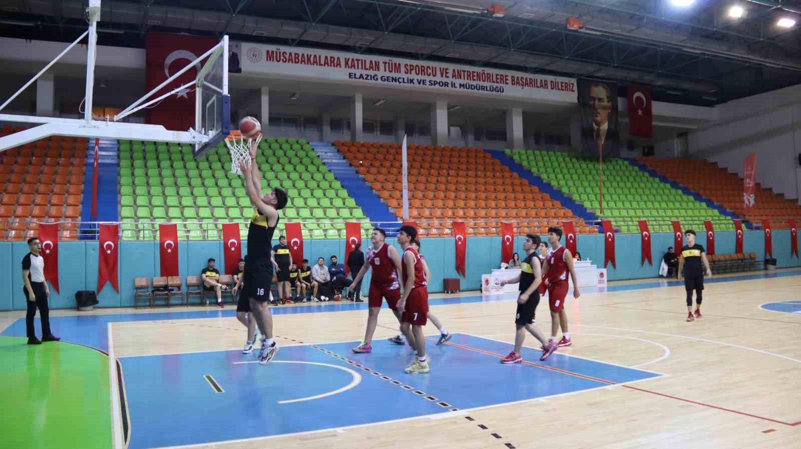 Elazığ’da basketbol U18 yerel lig mücadelesi başladı
