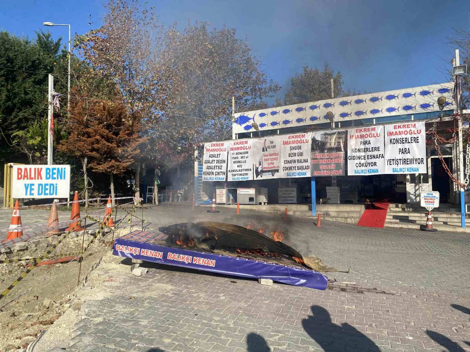 İmamoğlu’na tepki için bal mumu köpek balığını tiner döküp yaktı
