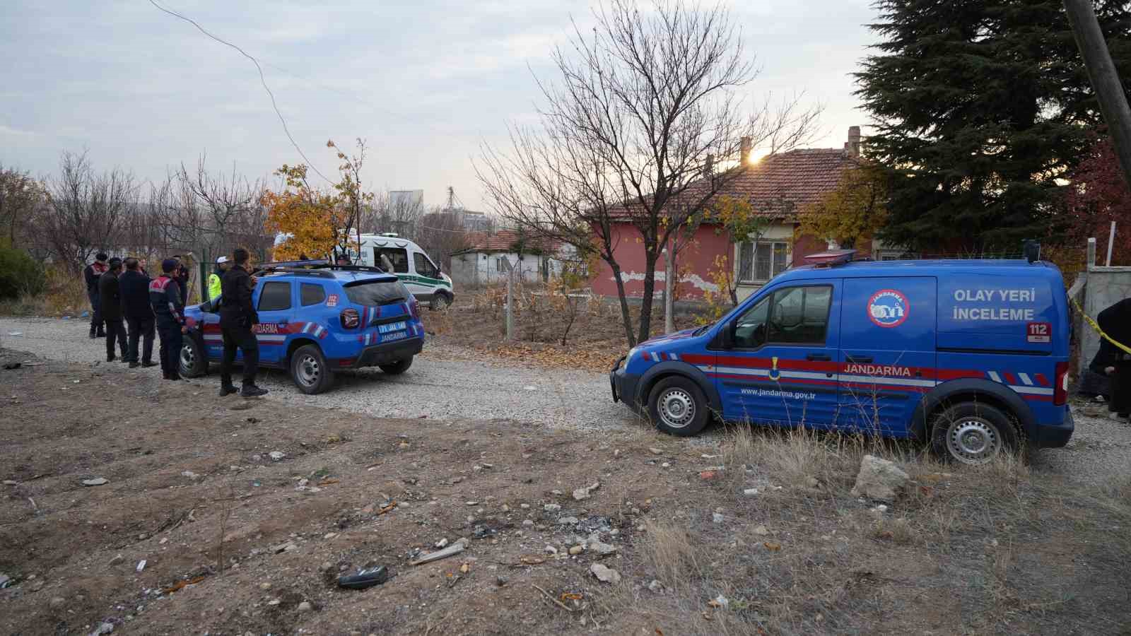 Kırıkkale’de şizofren hastası dehşet saçtı: Eniştesini öldürdü, annesini ağır yaraladı
